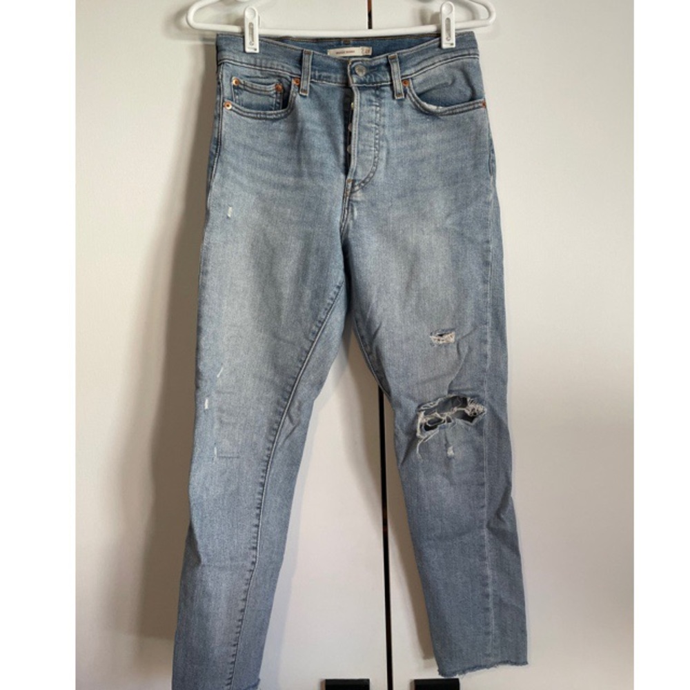 Levi’s | Wedgie Skinny Distressed Jeans